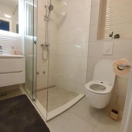 Esse - Heated Pool & Seaview Appartamento Baška Voda