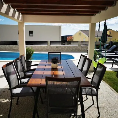 Esse - Heated Pool & Seaview