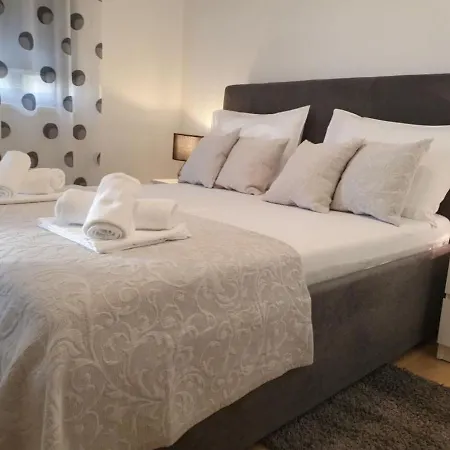 Esse - Heated Pool & Seaview Appartamento Baška Voda