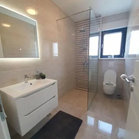 Esse - Heated Pool & Seaview *